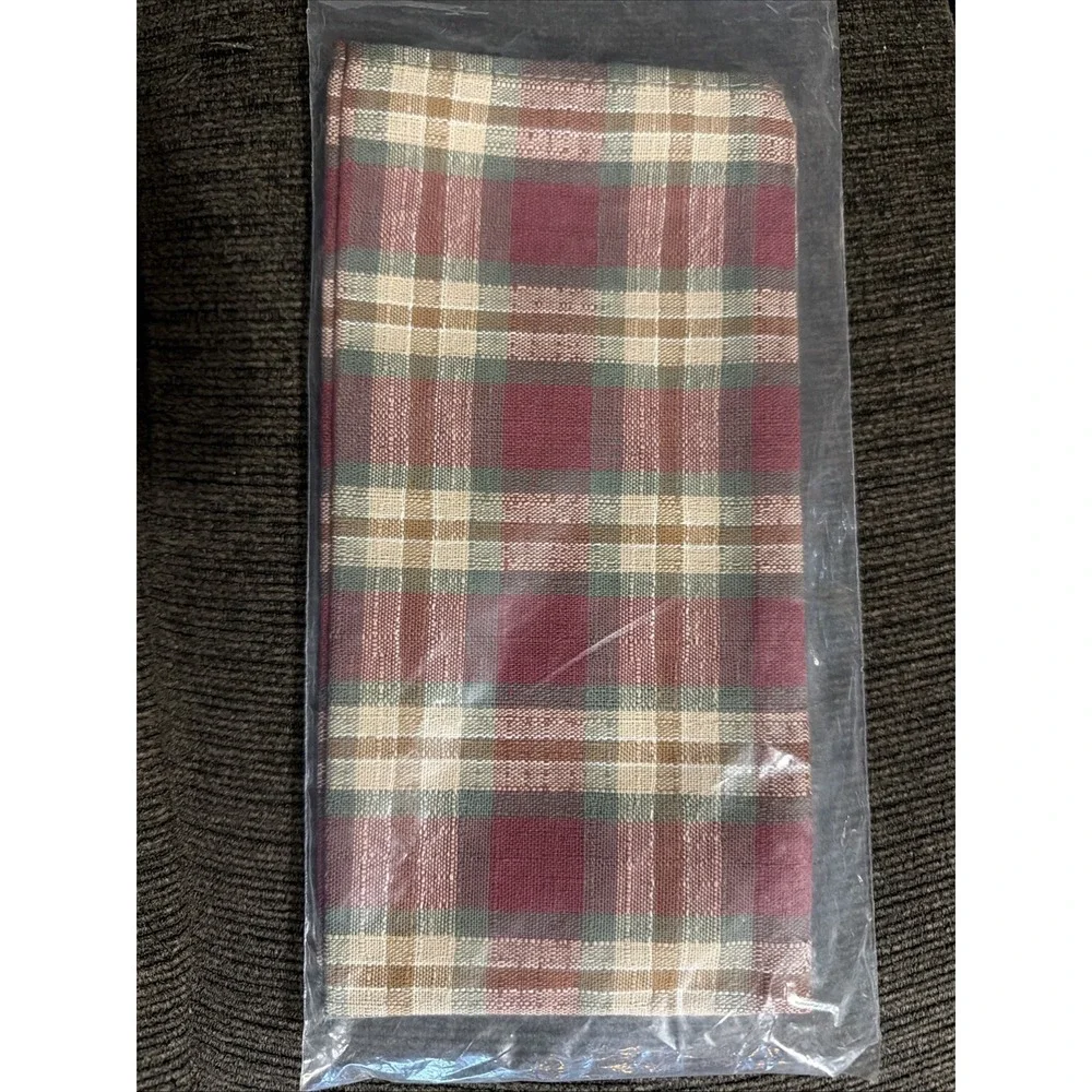 1 pair (2) - Longaberger - Napkins in the Orchard Park Plaid pattern - CUTE New